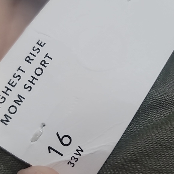 American Eagle Highest Rise Mom Short - Picture 7 of 10